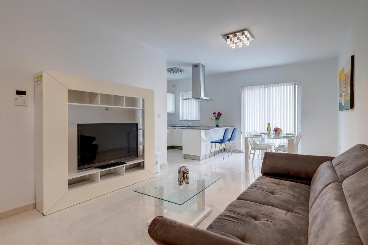 Spacious Apartment Steps To The Promenade 슬리에마 외부 사진