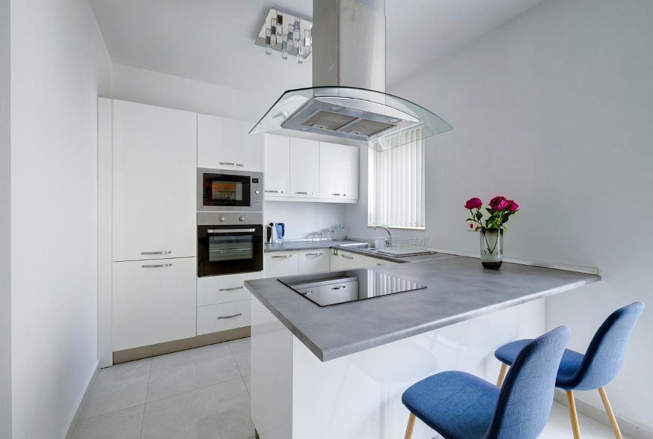 Spacious Apartment Steps To The Promenade 슬리에마 외부 사진